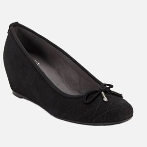 Stuart Weitzman Quilty Black Suede Wedge w/Bow 7.5‎